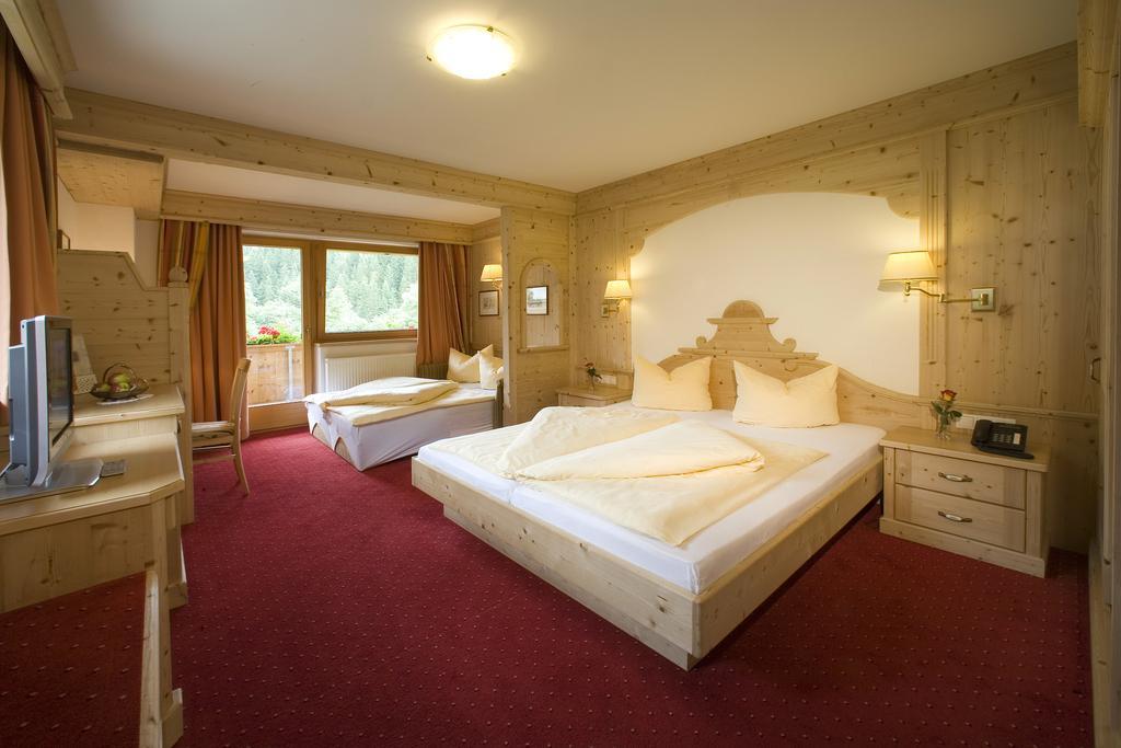 Alpenhotel Tirolerhof Gerlos Værelse billede